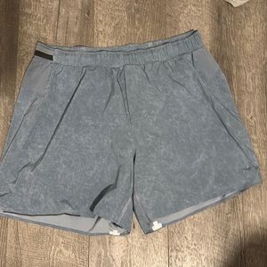 Lululemon men’s L lined running shorts